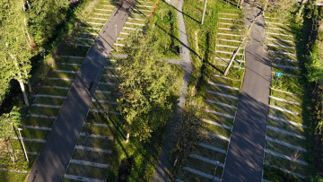 A reception parking area that connects nature, heritage, and recreation